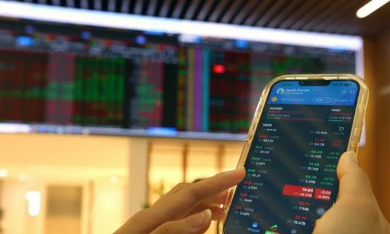 Thị trường chìm trong sắc đỏ, VN-Index mất gần 13 điểm phiên sáng 21/4