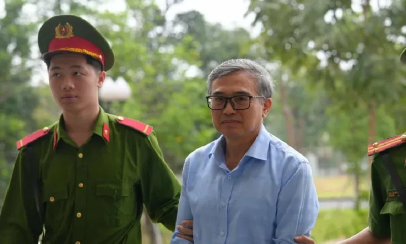 Cựu Thứ trưởng Bộ Công thương Hoàng Quốc Vượng hầu tòa trong vụ án gây thiệt hại hơn 1.000 tỷ đồng