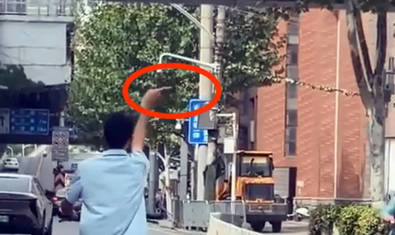 Video clip: “xi-nhan - thủ công” của cậu bé học sinh Trung Quốc gây sốt mạng xã hội 