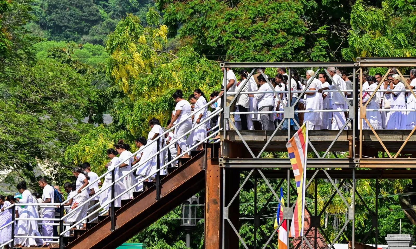 Cảnh sát Sri Lanka điều tra bức ảnh chụp xá lợi răng của Đức Phật