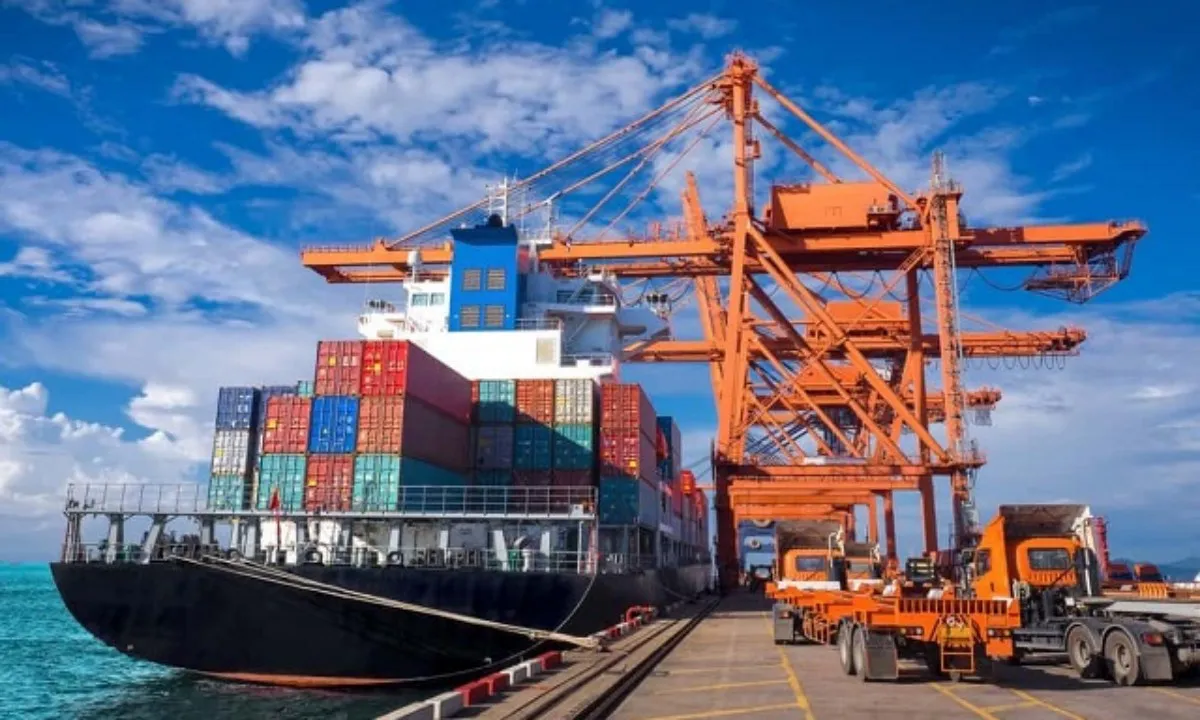 Thủ tướng: Xây dựng chính sách hỗ trợ đối tượng bị ảnh hưởng thuế quan Mỹ