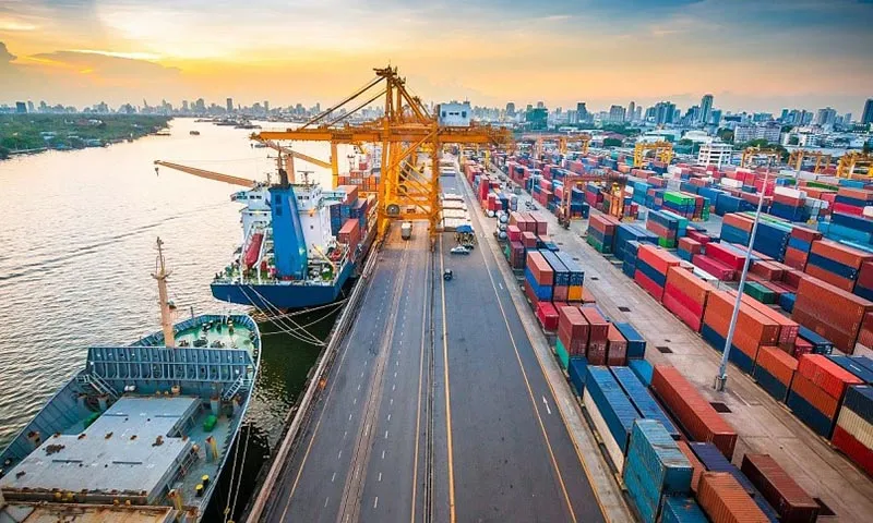 Hàng hóa qua cảng biển vẫn tăng trưởng mạnh