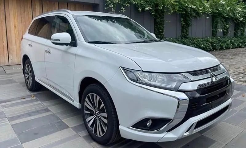 Mitsubishi Outlander giảm tới 95 triệu, còn hơn 700 triệu đồng