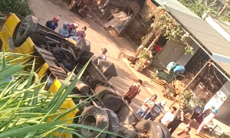 Xe chở học sinh lao xuống vực ven Quốc lộ 19, nhiều em bị thương