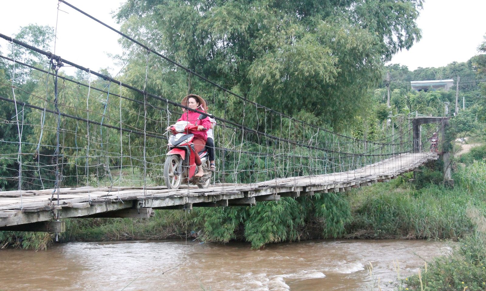 Thủ tướng yêu cầu rà soát, sửa chữa, khắc phục ngay hệ thống cầu treo trên toàn quốc