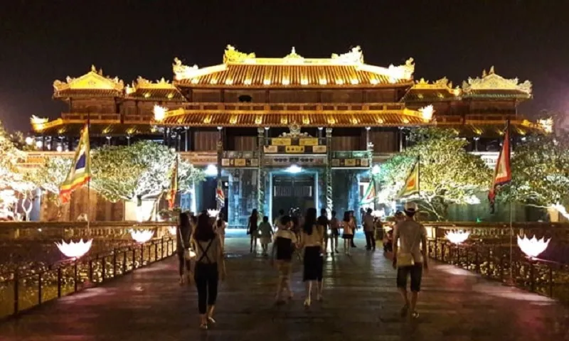 Đại Nội Huế mở cửa miễn phí một số khu vực và bắn súng thần công về đêm mừng lễ 30/4