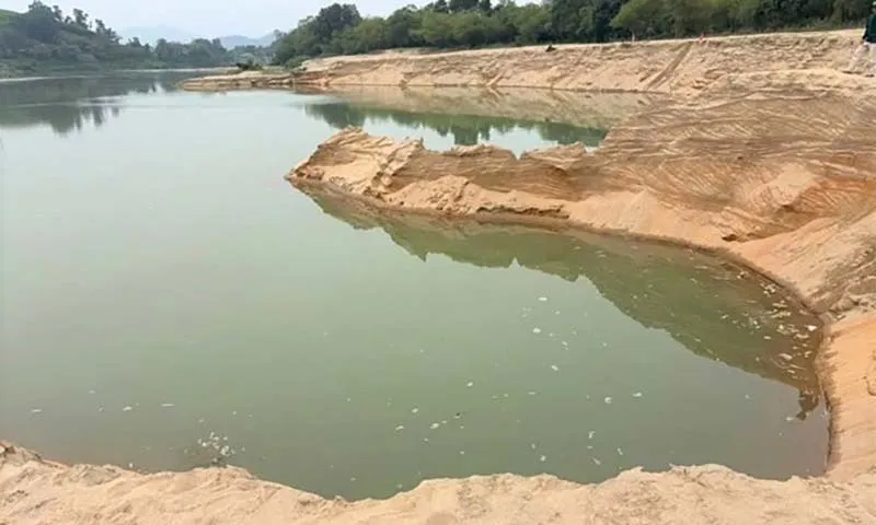 Hoạt động khai thác cát gây sạt lở nghiêm trọng tại xã Đồng Văn, huyện Thanh Chương, Nghệ An