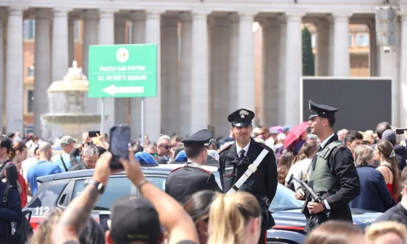 Hàng chục ngàn người đổ về Vatican tiễn biệt Giáo hoàng Francis 