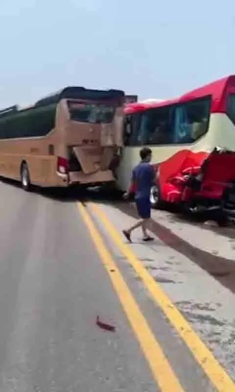Tai nạn liên hoàn 4 ô tô trên cao tốc 
