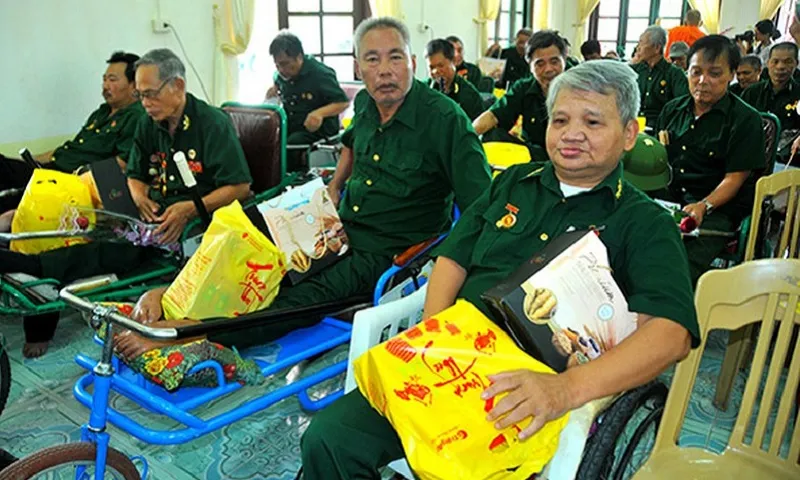 Chủ tịch nước Lương Cường ký quyết định tặng quà cho người có công với cách mạng 