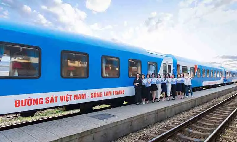 Đoàn tàu chất lượng cao Sông Lam chạy tuyến Vinh – Hà Nội