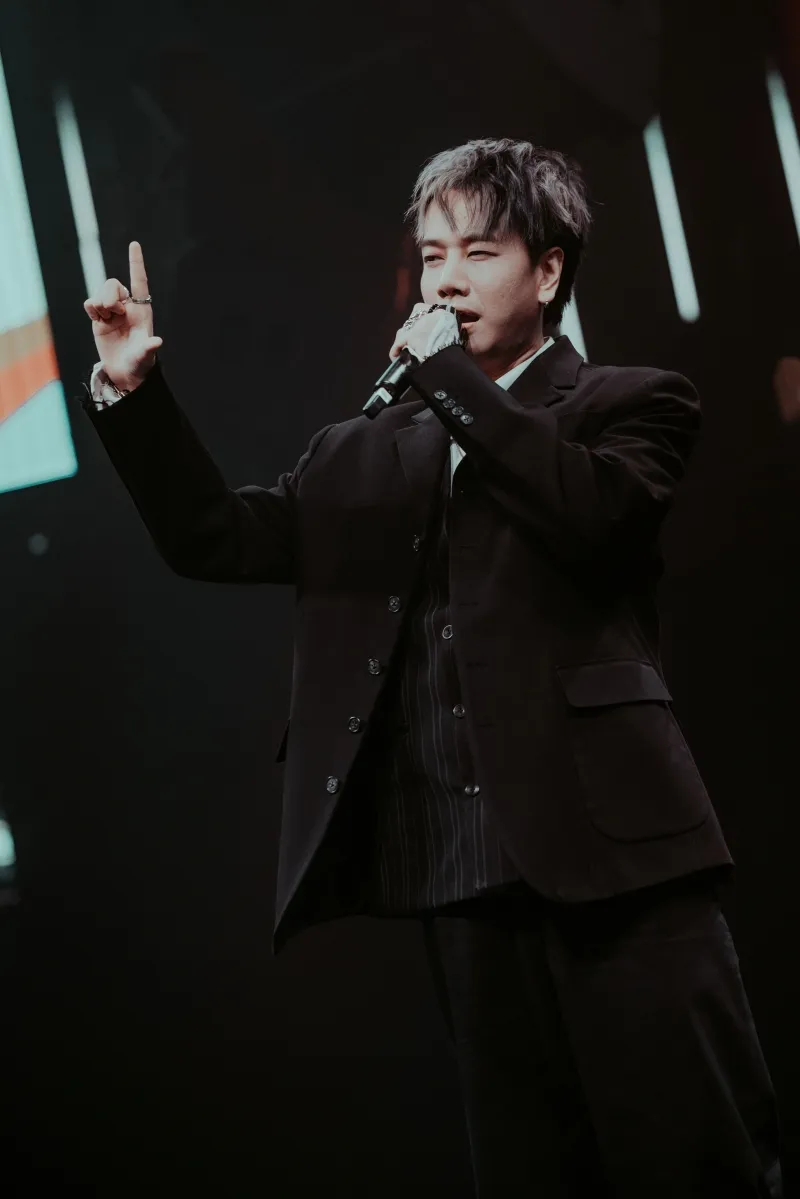 the-official-vietnam-chart-lan-dau-ra-mat-quy-tu-dan-sao-dinh-dam19800101-000000-17