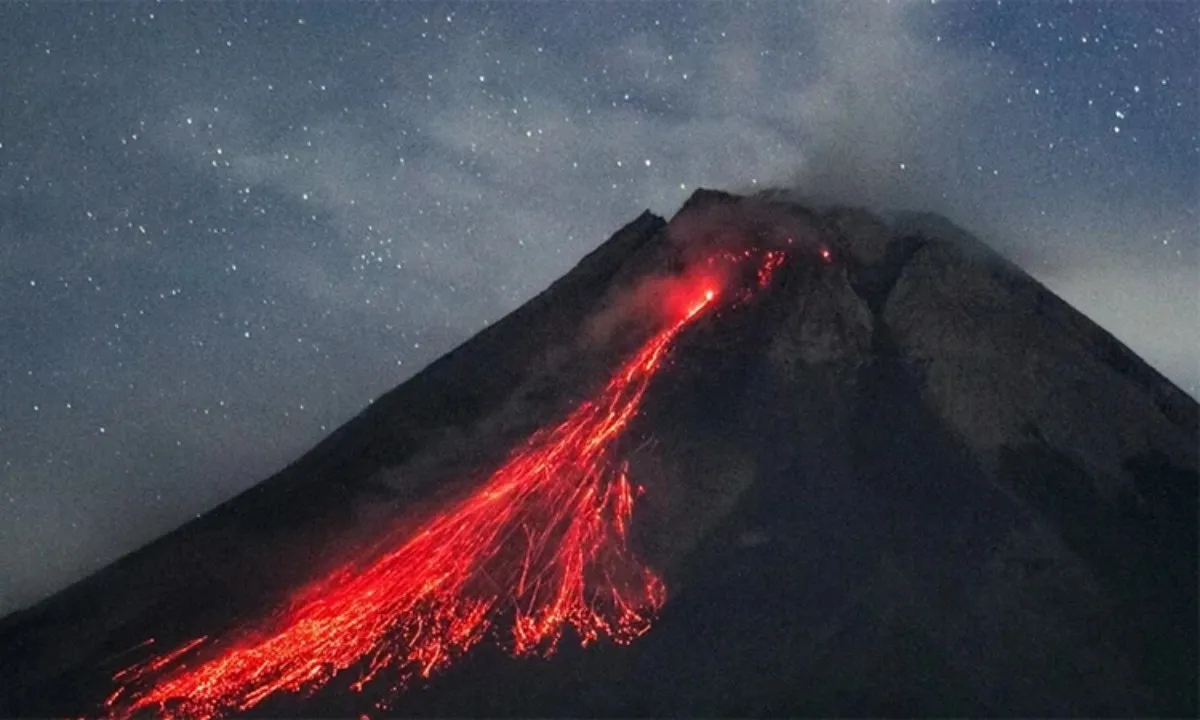 Indonesia: Núi lửa Lewotobi phun trào dữ dội, tro bụi cao 3.500m