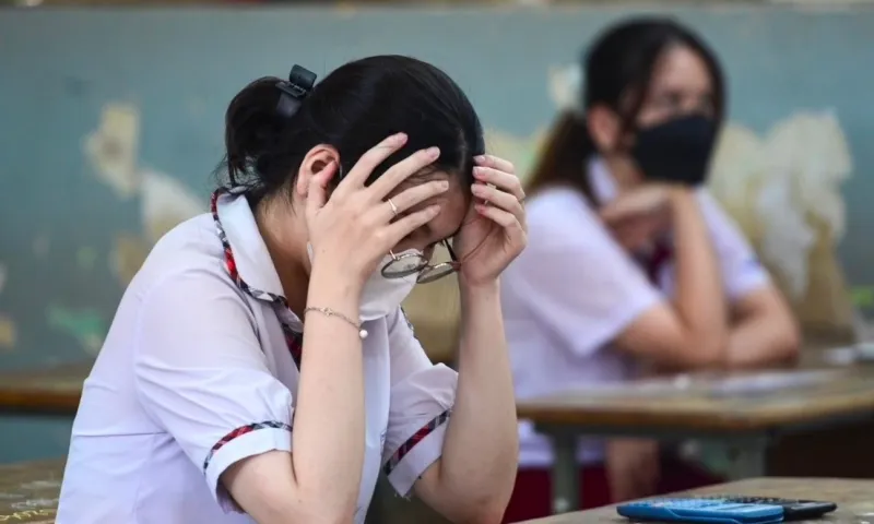 Xác minh việc giáo viên dạy thêm học sinh chính khóa