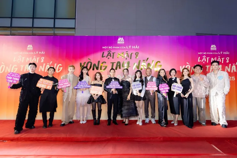 lat-mat-8-chinh-thuc-ra-mat-hang-nghin-khan-gia-xuc-dong-voi-cau-chuyen-tinh-cha-con1