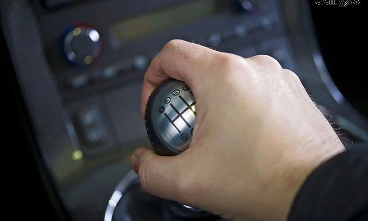 Số sàn dần lụi tàn trước sự lên ngôi của số tự động