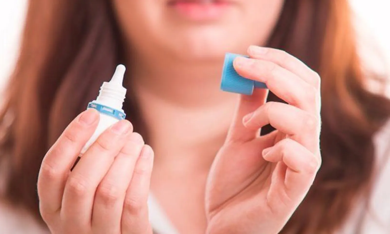 Đục thủy tinh thể do dùng thuốc nhỏ mắt chứa corticoid