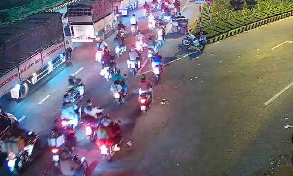 Tối 29/4: Đường từ Bình Dương về TPHCM ùn tắc - Cầu Rạch Miễu xả trạm liên tục