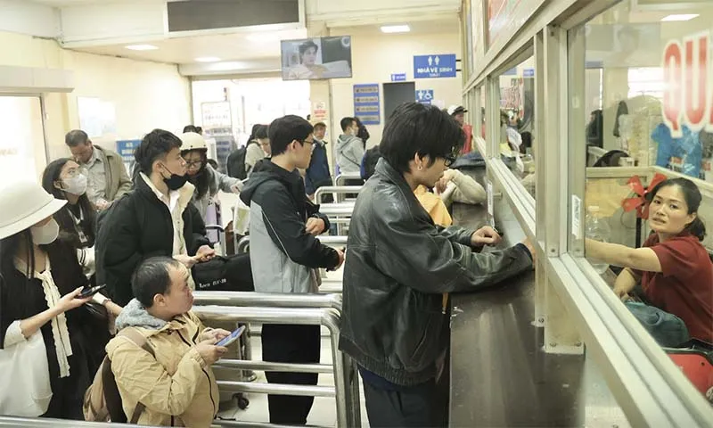 Xe khách tăng chuyến, chạy đến đêm phục vụ khách đi  dịp lễ