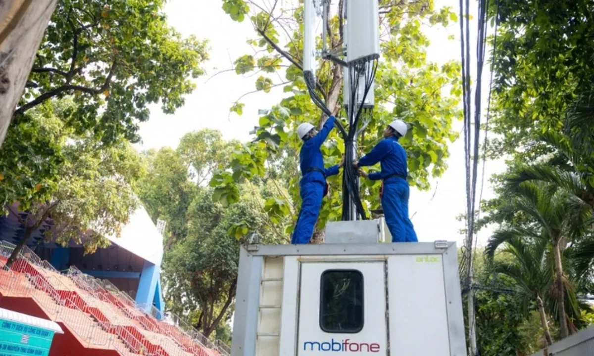 Đại lễ 30/4: Nhà mạng kéo cáp quang, internet không nghẽn