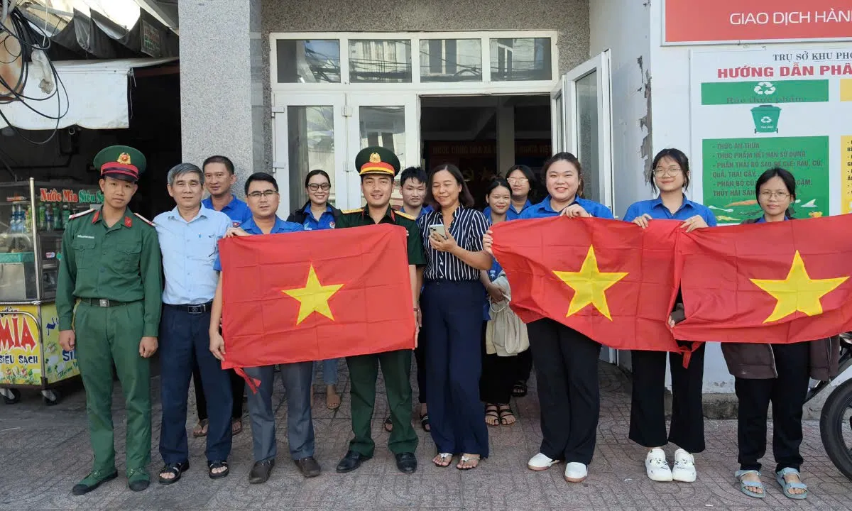 Góp sức nhỏ điểm tô ngày non sông thống nhất