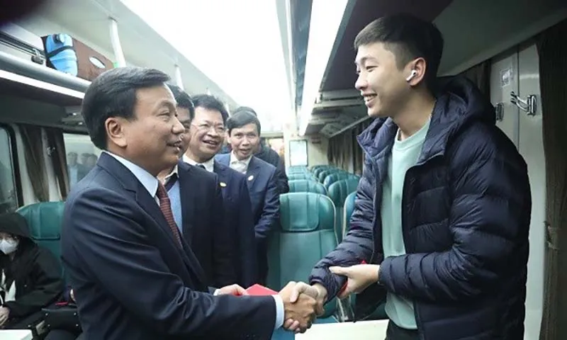 Hành khách đi tàu Thống Nhất tối nay sẽ được tặng quà