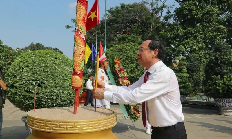 Tri ân các Anh hùng liệt sỹ tại TPHCM nhân dịp 30/4