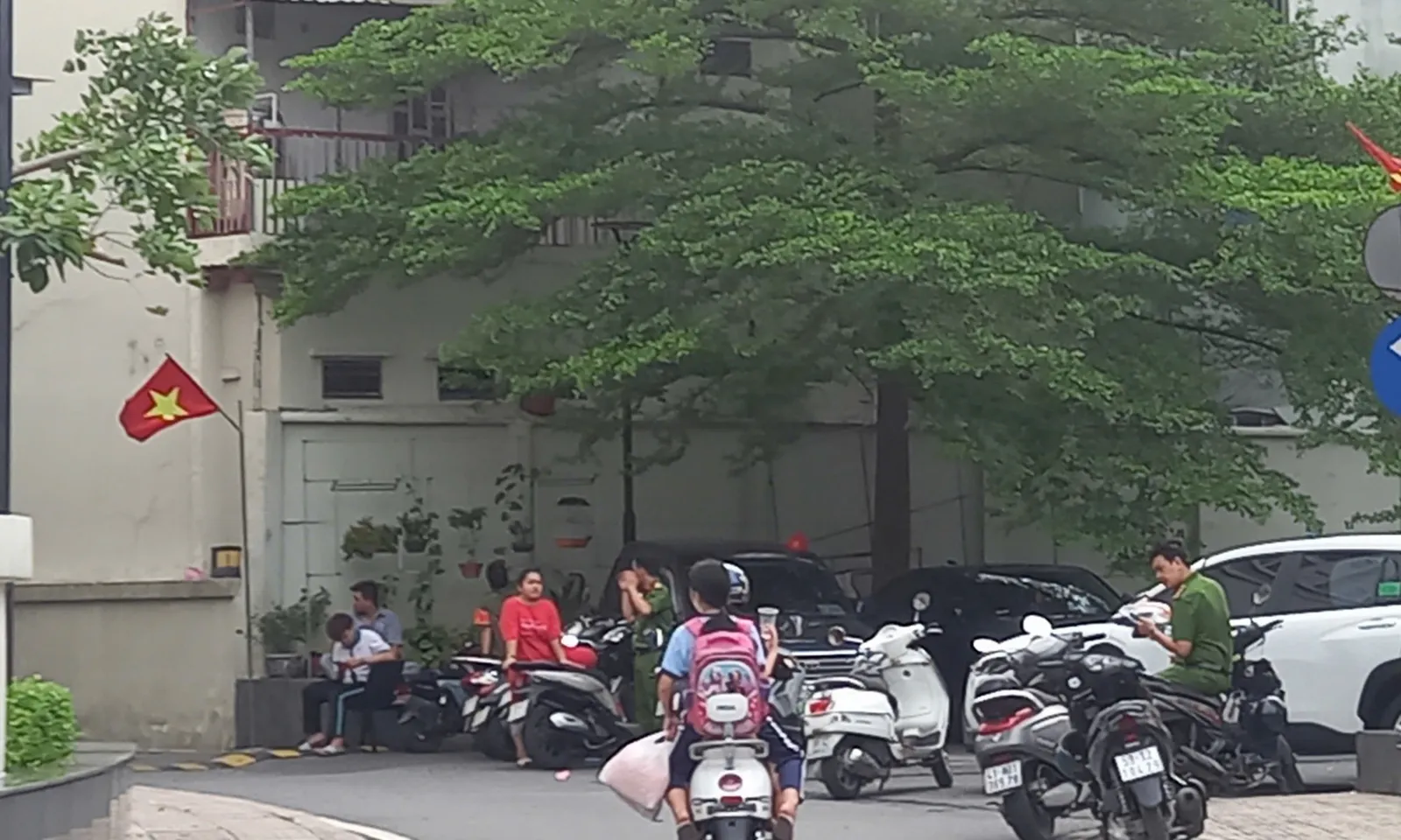 Xe bán tải tông hàng loạt xe máy tại TP Thủ Đức, may mắn không ai thương vong