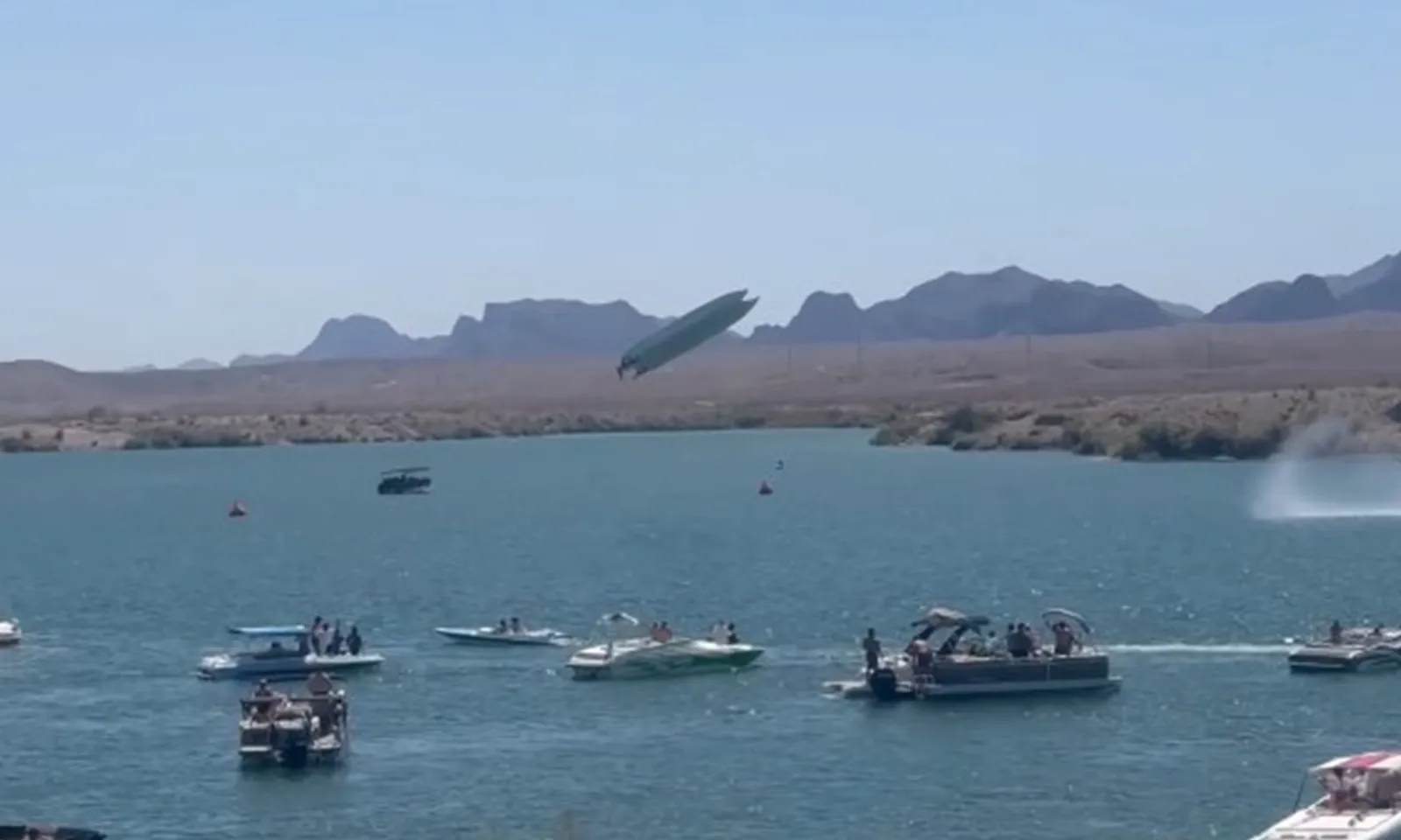 Tai nạn khiến tàu cao tốc bay lên không trung với tốc độ hơn 300km/giờ