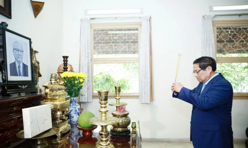 Thủ tướng dâng hương tưởng nhớ cố Chủ tịch Phạm Hùng và cố Thủ tướng Võ Văn Kiệt