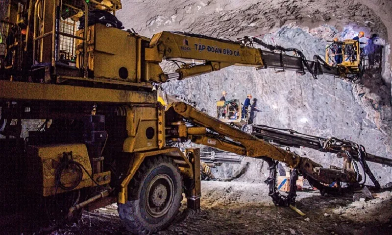 Điểm tin trưa 30/4: Đào thông hầm dài nhất cao tốc Bắc – Nam | Lễ thượng cờ thống nhất non sông