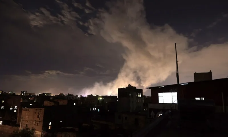 Anh phối hợp Mỹ không kích Houthi tại Yemen