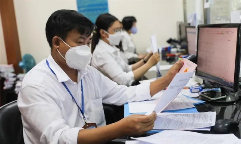 Hướng dẫn mới về chế độ nghỉ hưu trước tuổi do sắp xếp bộ máy