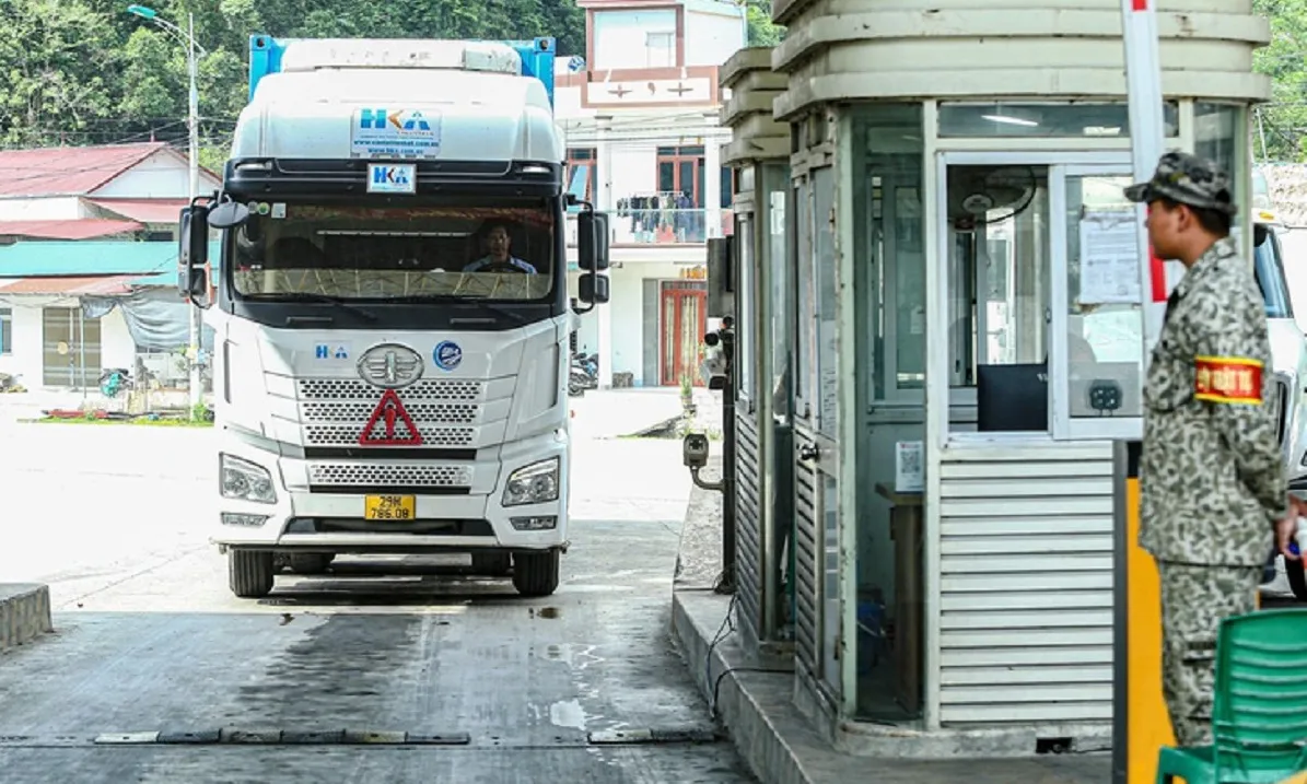 Thông quan tại các cửa khẩu Lạng Sơn vẫn diễn ra bình thường dịp lễ 1/5, trừ Cốc Nam