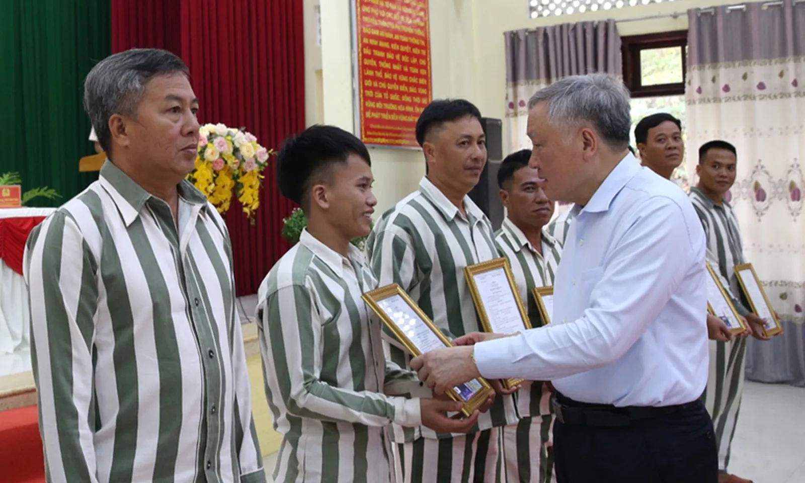 Đặc xá cho hơn 8.000 phạm nhân trên cả nước