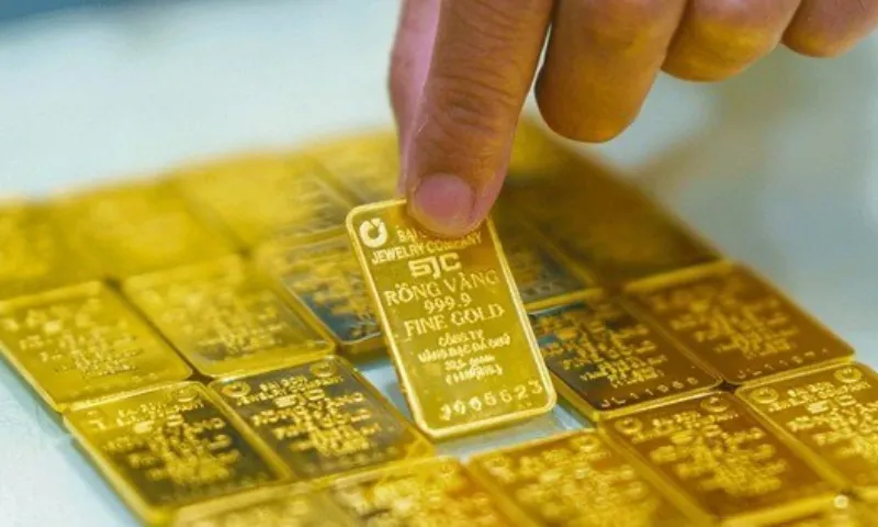 Giá vàng ngày 1/5: Điều chỉnh nhẹ, nhà đầu tư tranh thủ chốt lời