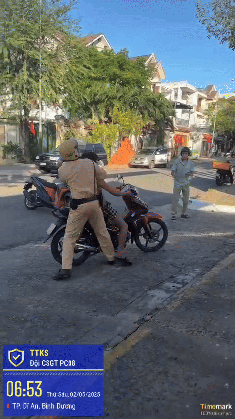 6560774092366-ezgifcom-video-to-gif-converter-17461662940231289375178