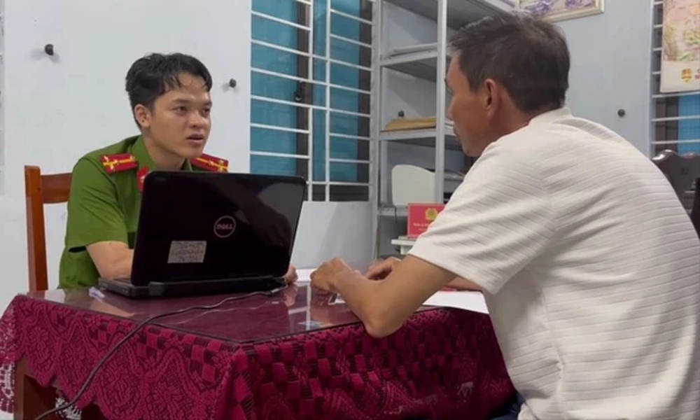 Dàn dựng nhặt ví trả người mất để cứu con trai khỏi vòng lao lý