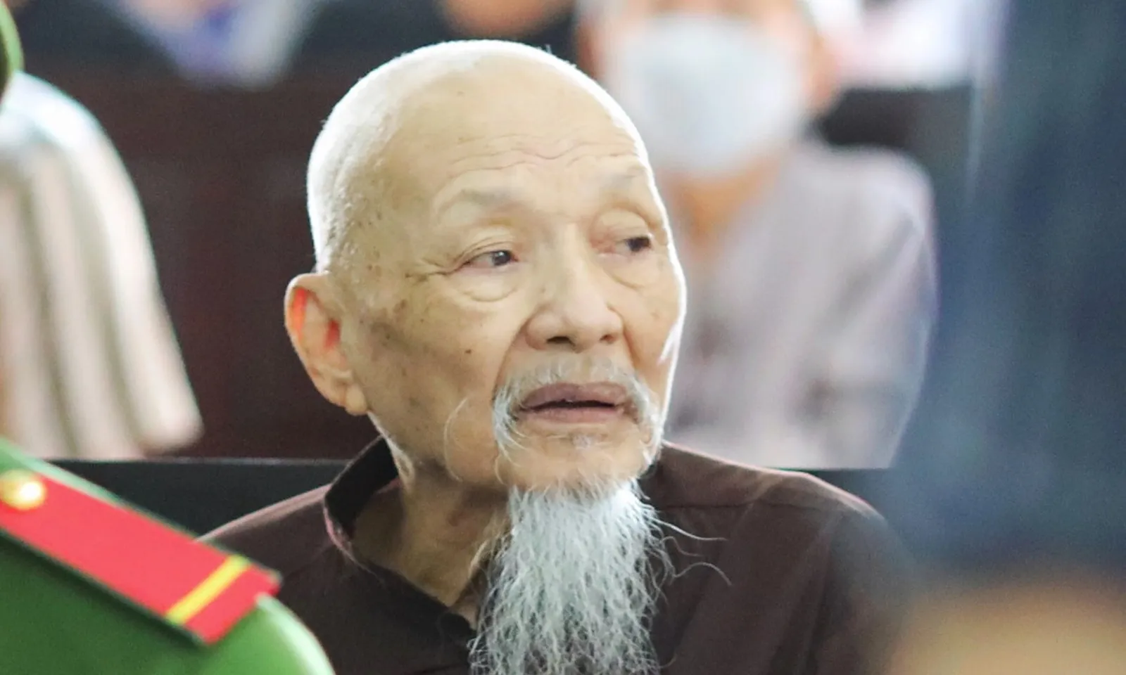 Xét xử Lê Tùng Vân về hành vi ‘loạn luân với con ruột’ trong tháng 5