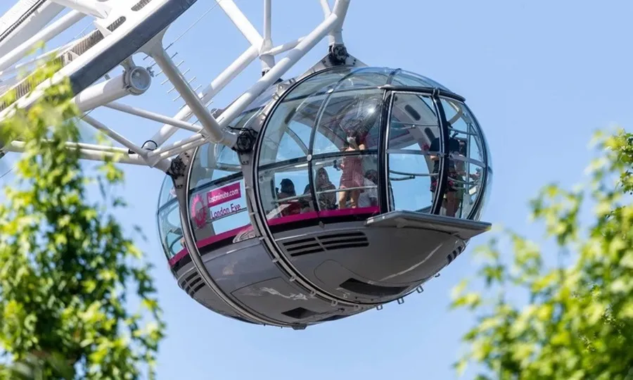 Anh: Vòng quay London Eye bị trục trặc, du khách mắc kẹt dưới nắng nóng