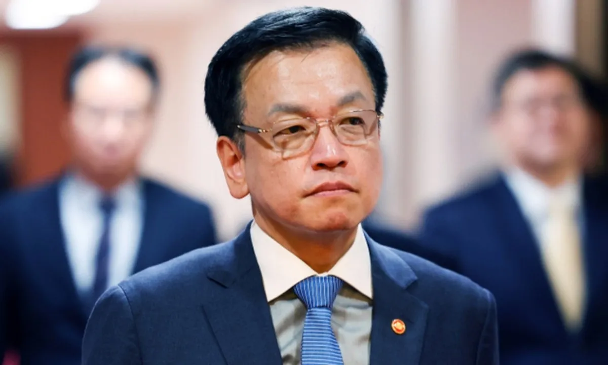 Quyền Tổng thống Hàn Quốc “một cổ ba tròng” giữa cơn lốc chính trị