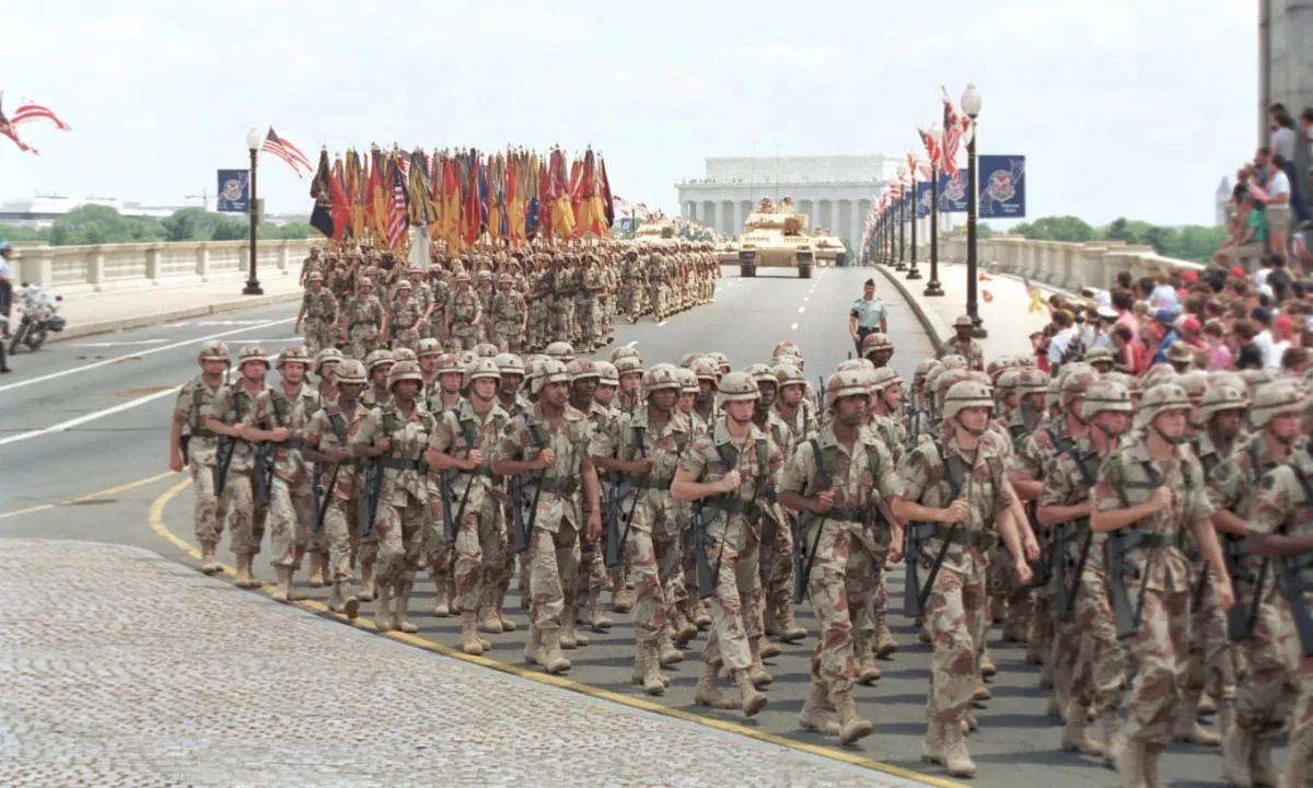 Ông Trump mừng sinh nhật bằng lễ duyệt binh “khủng”