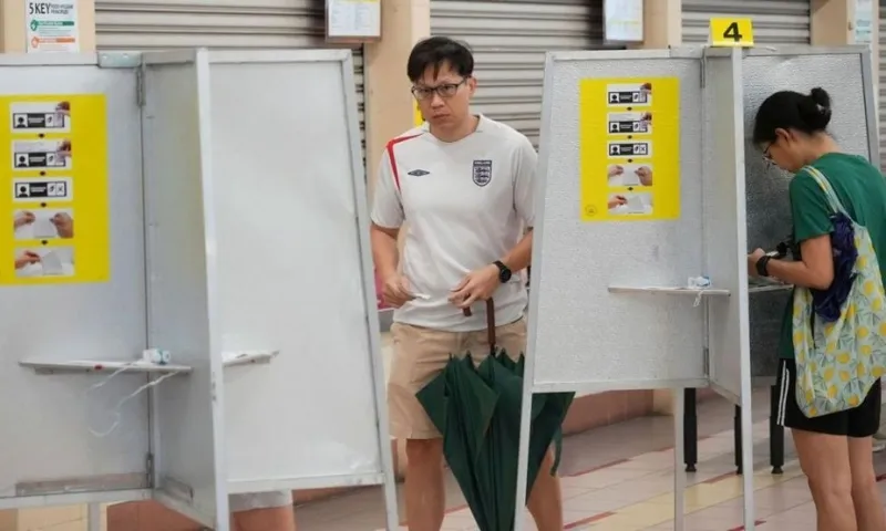 Cử tri Singapore bầu chọn nhà lãnh đạo mới