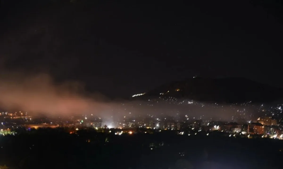 Israel dồn dập không kích Syria