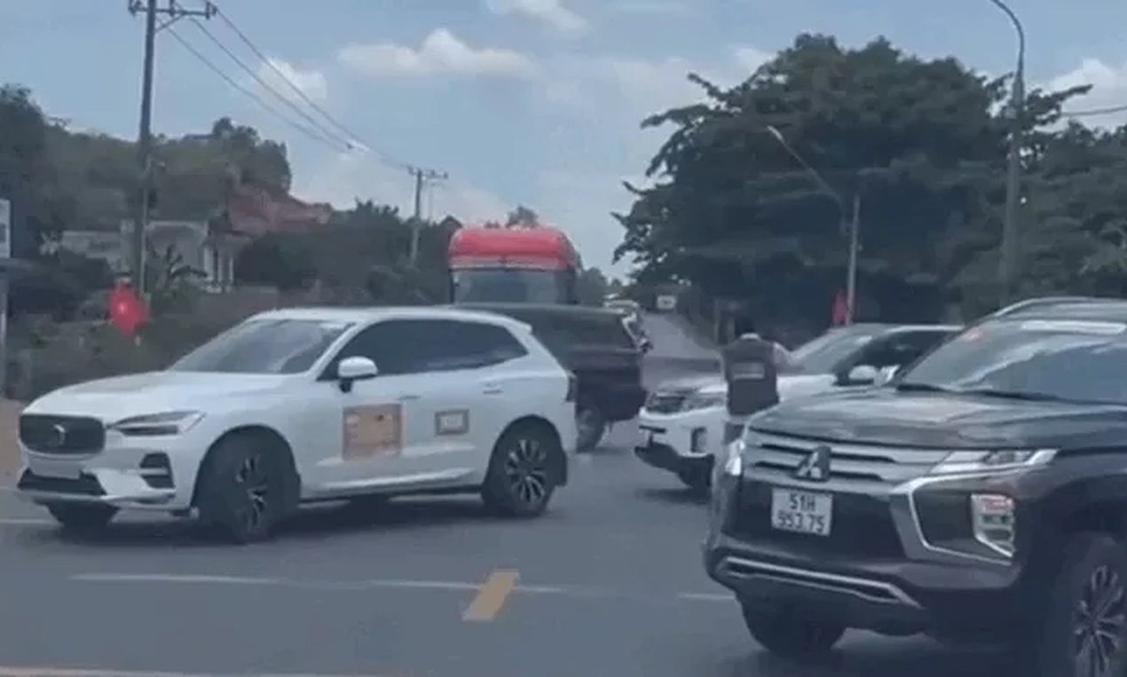 Công an Lâm Đồng thông tin về vụ đoàn xe doanh nhân tự ý chặn Quốc lộ 20