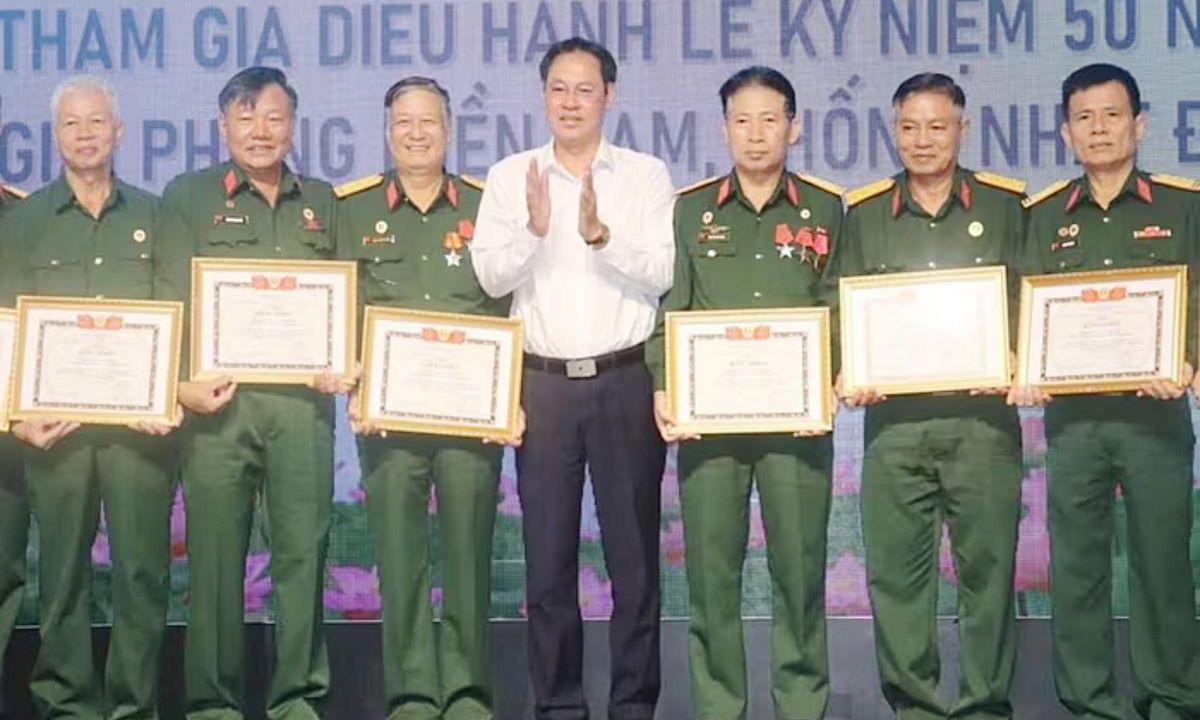 TPHCM khen thưởng 120 cựu chiến binh tham gia diễu hành kỷ niệm 50 năm 30/4
