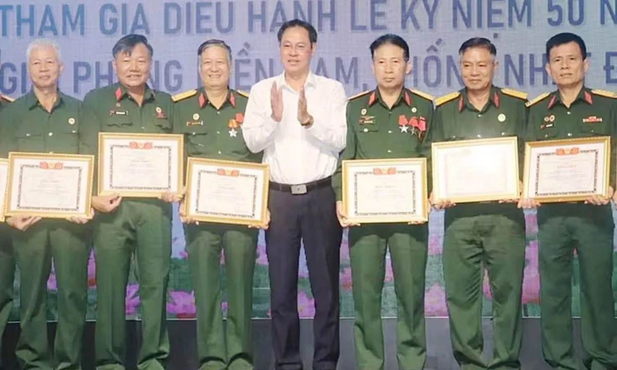 TPHCM khen thưởng 120 cựu chiến binh tham gia diễu hành kỷ niệm 50 năm 30/4