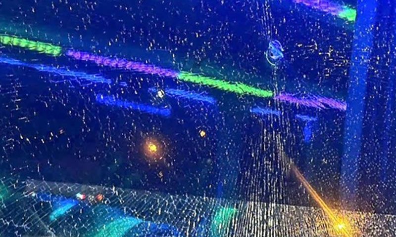 Lại xuất hiện việc xe ô tô bị ném vỡ kính khi đi trên cao tốc ở Đồng Nai 