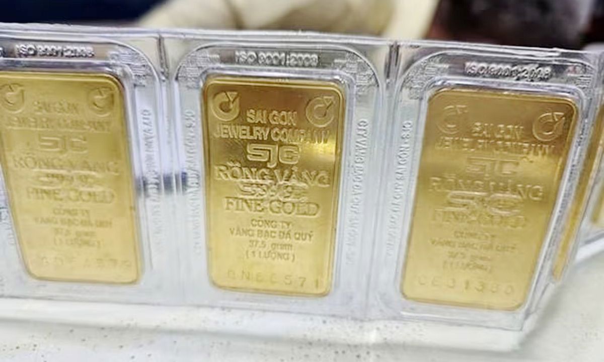 Giá vàng trong nước giữ mức cao dù thế giới giảm mạnh