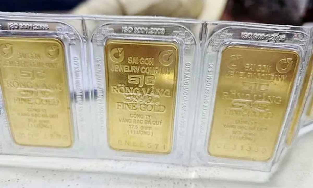 Giá vàng trong nước giữ mức cao dù thế giới giảm mạnh